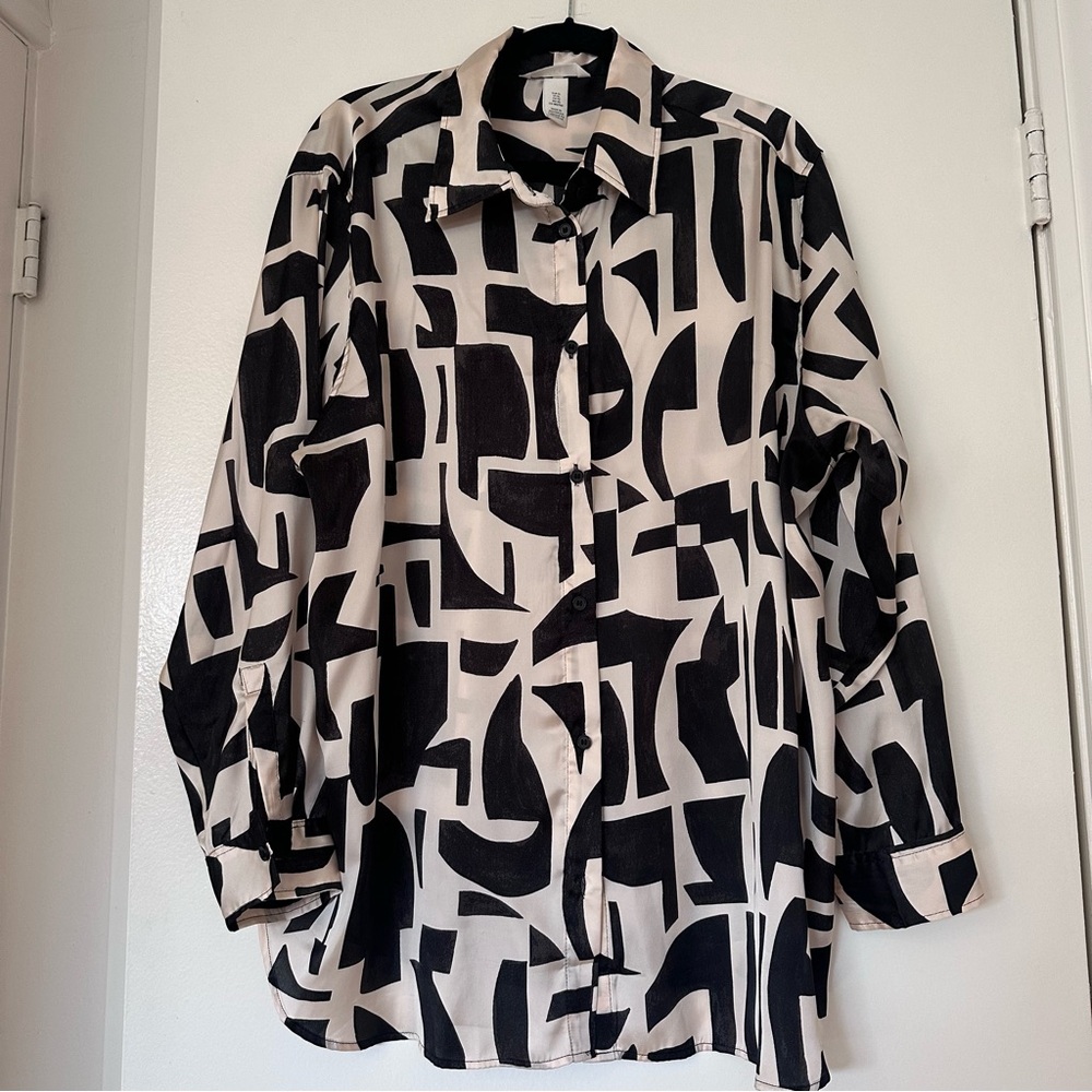 H&M Black and White Abstract Button Down Shirt